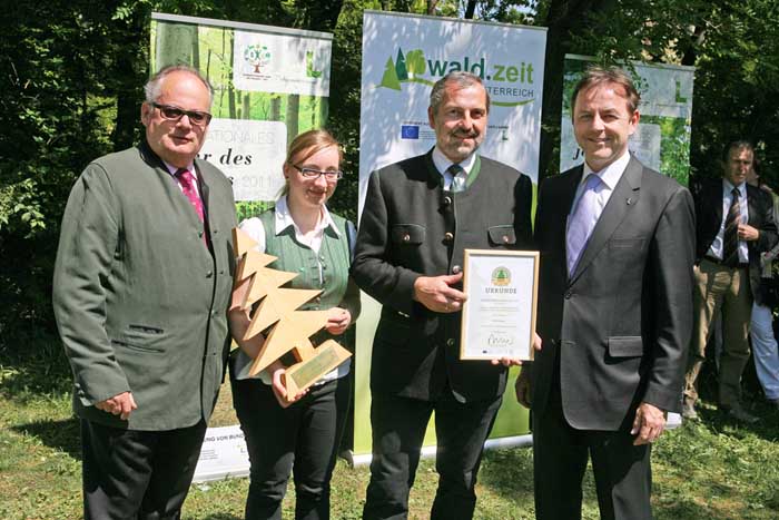 Genuss-Festival 2011: Österreichs 15 beste Waldprodukte mit dem Silvanus 2011 ausgezeichnet. Waldheidelbeer-Essig, Genusshof Farmer-Rabensteiner vlg. Graf, STMK. Verein wald.zeit Österreich/APA-Fotoservice/Strasser