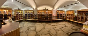 Schilcherkeller, Schilcher, Wein, Rosewein, Weinkeller, Weinglas, Keller, Verkostung, Blaue Wildbacher RebeSchilcherkeller, Schilcher, Wein, Rosewein, Weinkeller, Weinglas, Keller, Verkostung, Blaue Wildbacher Rebe